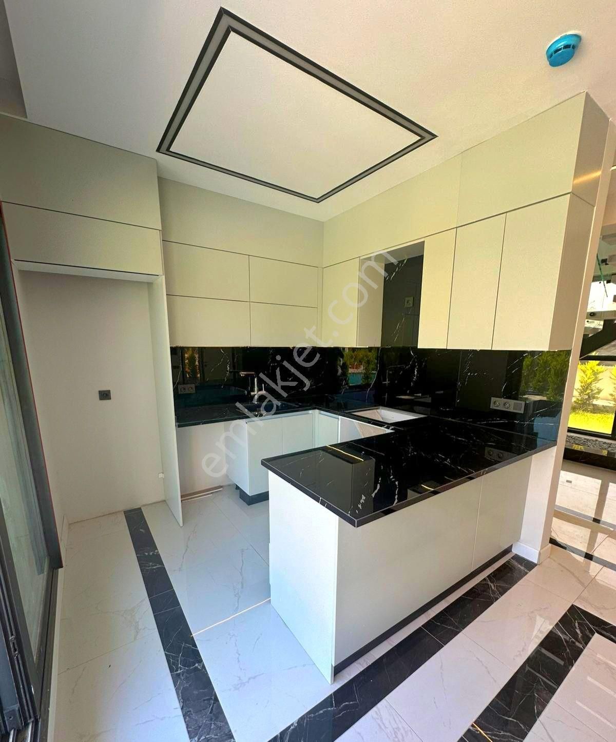 Ata Emlak'tan Plaja Ve Avm'lere Yakın Havuzlu Sitede Sıfır Villa - Görsel 10