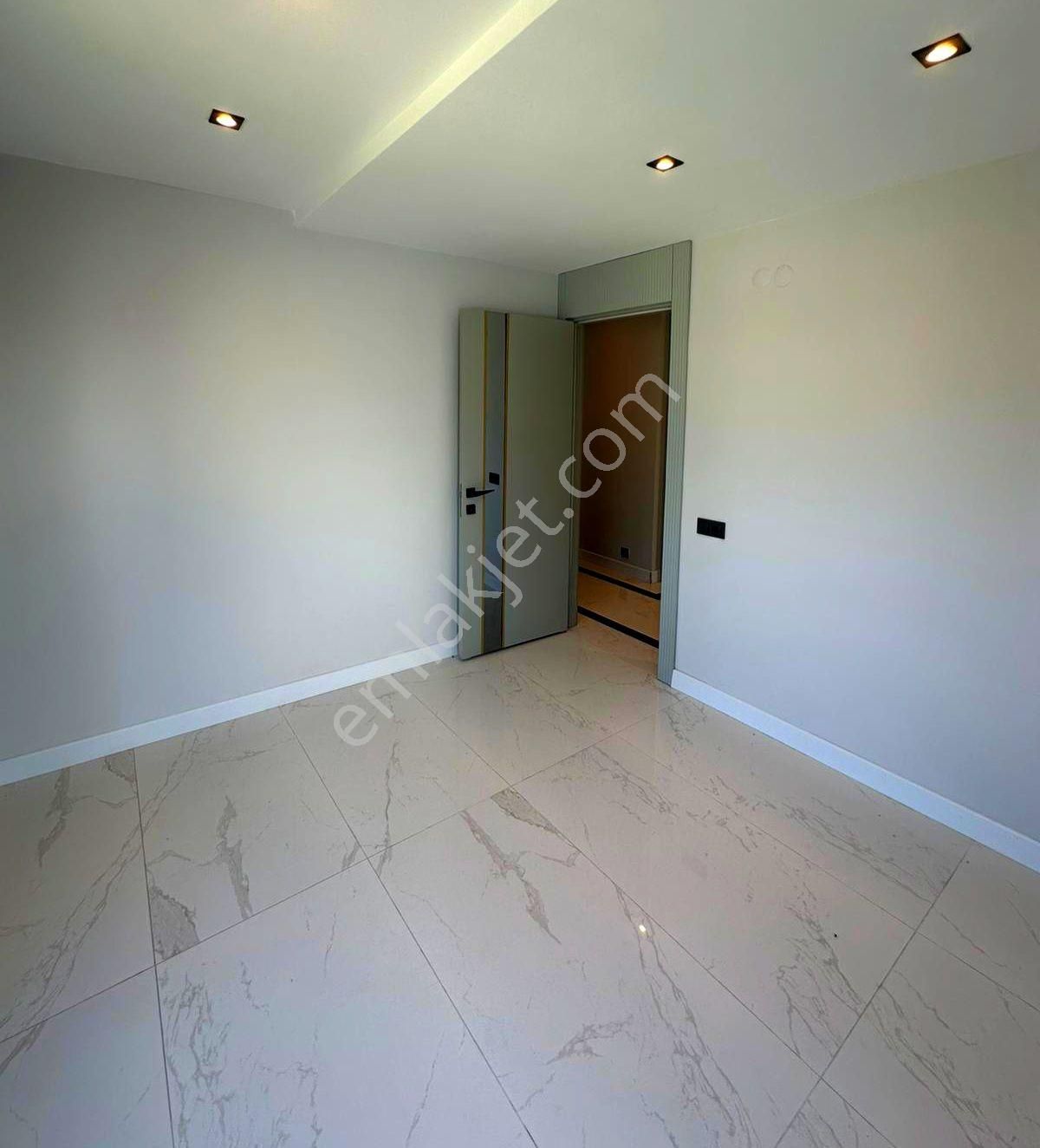 Ata Emlak'tan Plaja Ve Avm'lere Yakın Havuzlu Sitede Sıfır Villa - Görsel 21