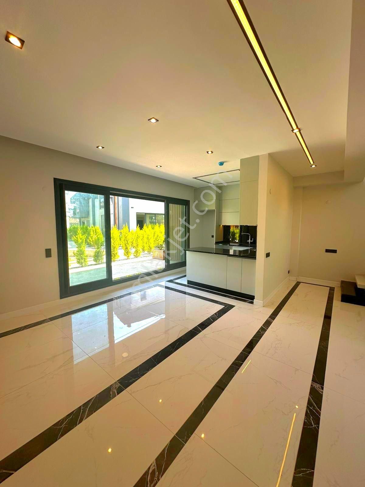 Ata Emlak'tan Plaja Ve Avm'lere Yakın Havuzlu Sitede Sıfır Villa - Görsel 12