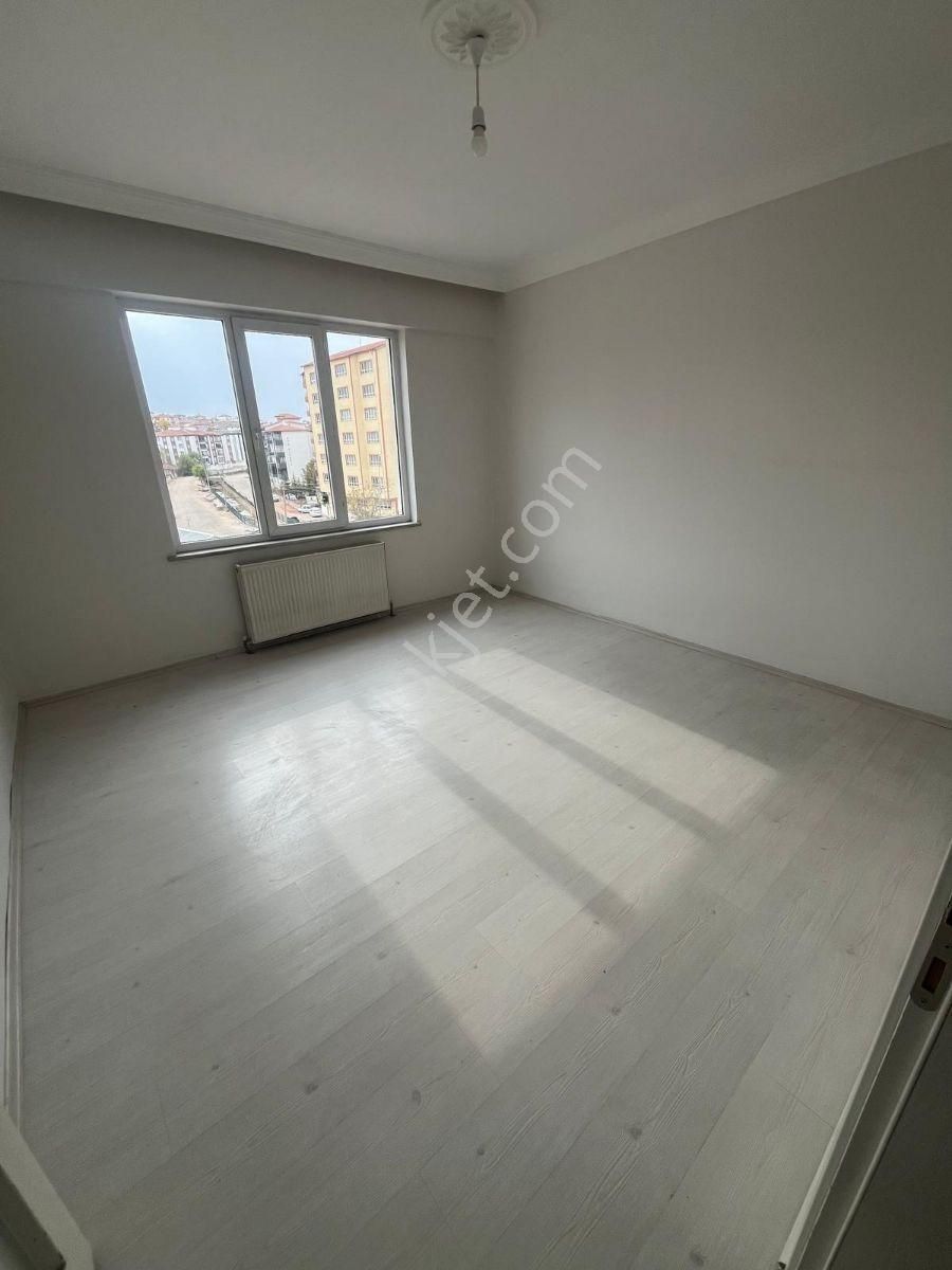 Şehrin En Prestijli Yerinde Genis Ferah Ara Kat Daire - Görsel 13