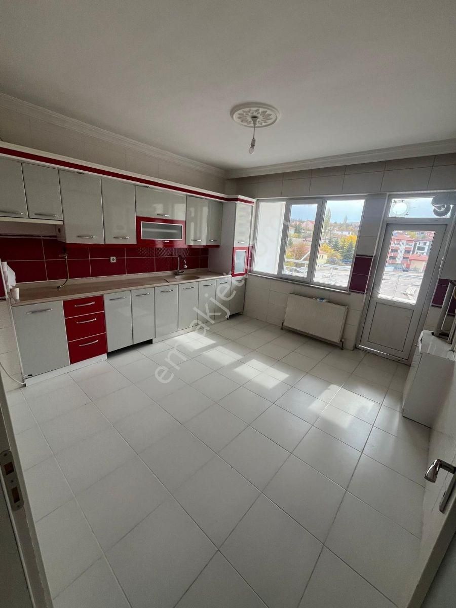 Şehrin En Prestijli Yerinde Genis Ferah Ara Kat Daire - Görsel 6