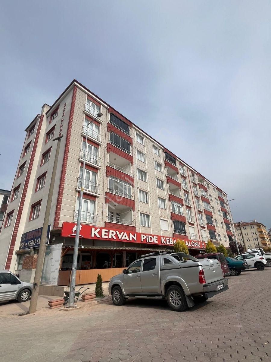 Şehrin En Prestijli Yerinde Genis Ferah Ara Kat Daire