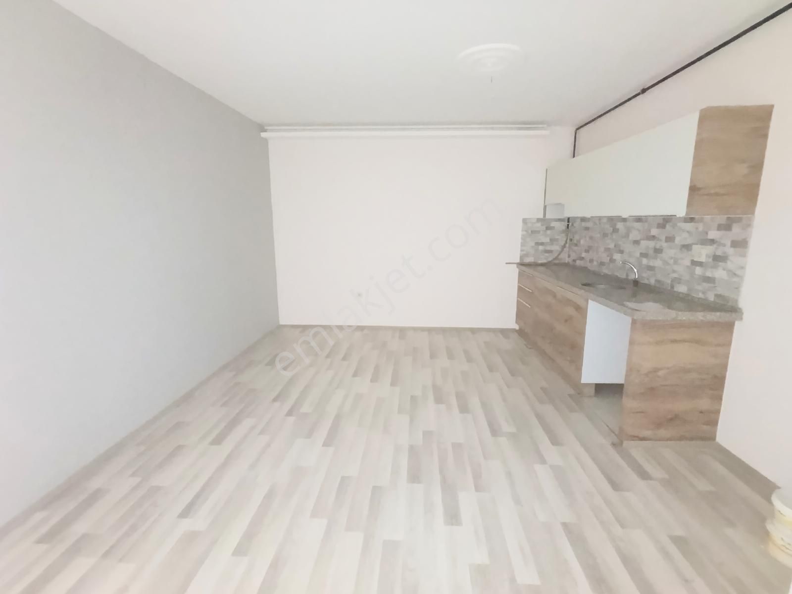 Şekerlerden Beşevler Yıldırım Caddesi Üzerinde 1+1 Kiralık Ofis - Görsel 11