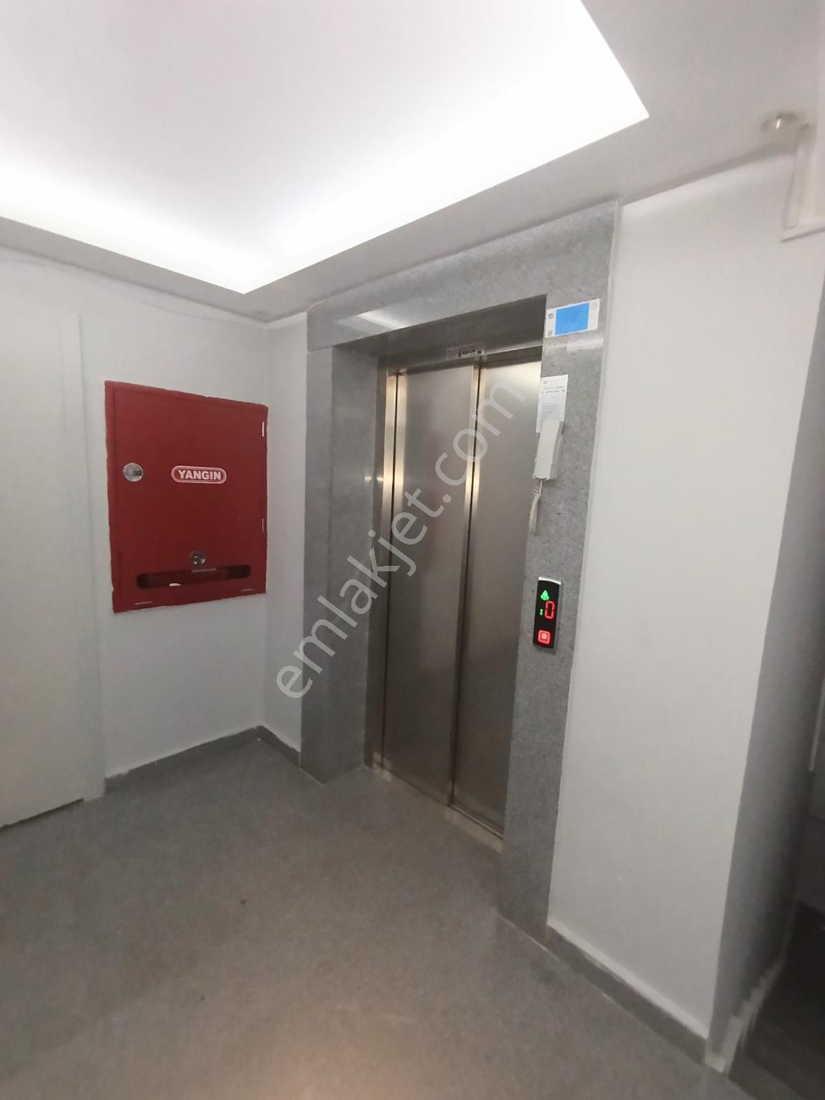 Şekerlerden Beşevler Yıldırım Caddesi Üzerinde 1+1 Kiralık Ofis - Görsel 2