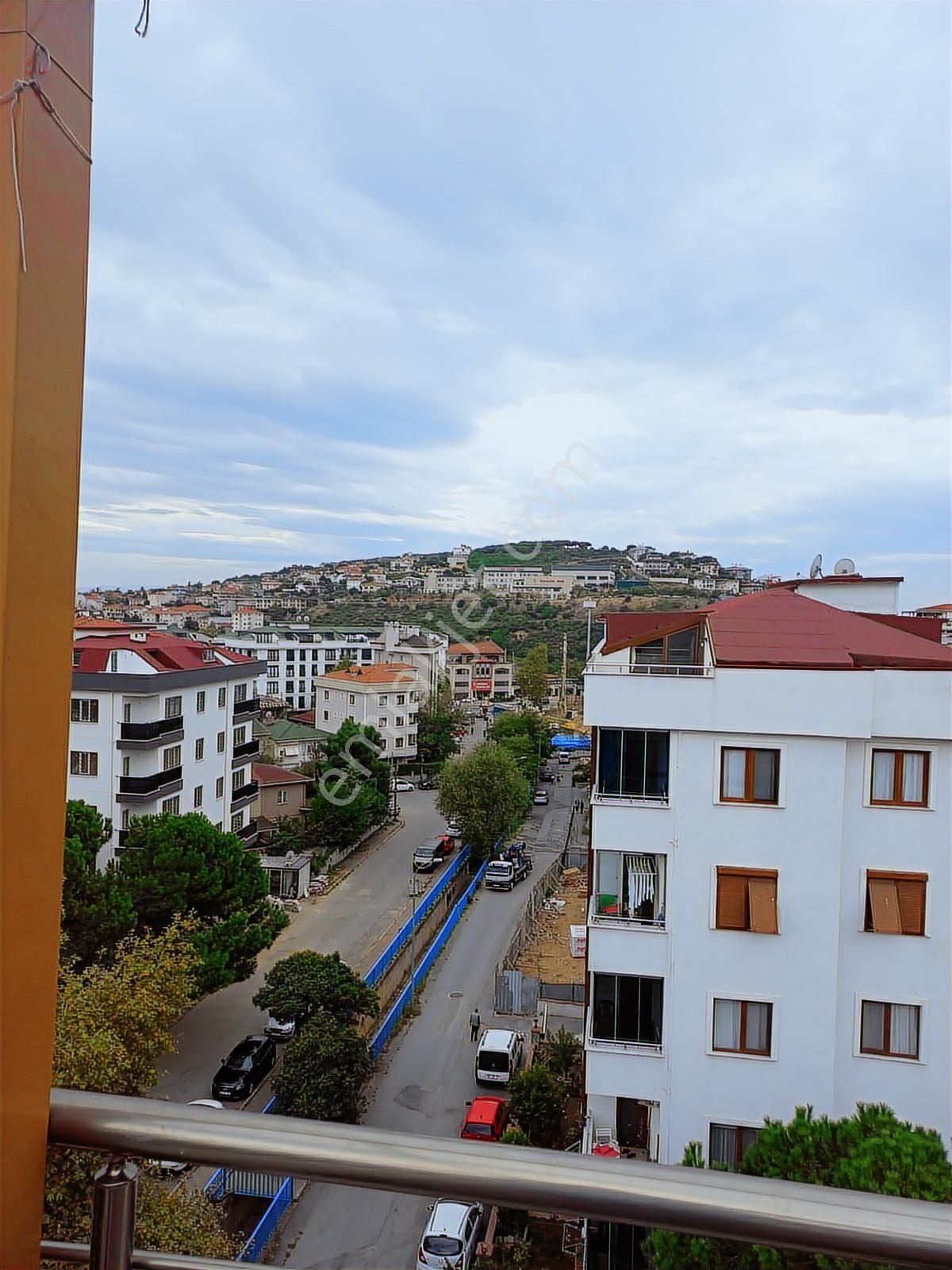 Cevizlide Minibüse Yakın Net 120 M² Katta Tek 2+2 Teraslı Daire - Görsel 3