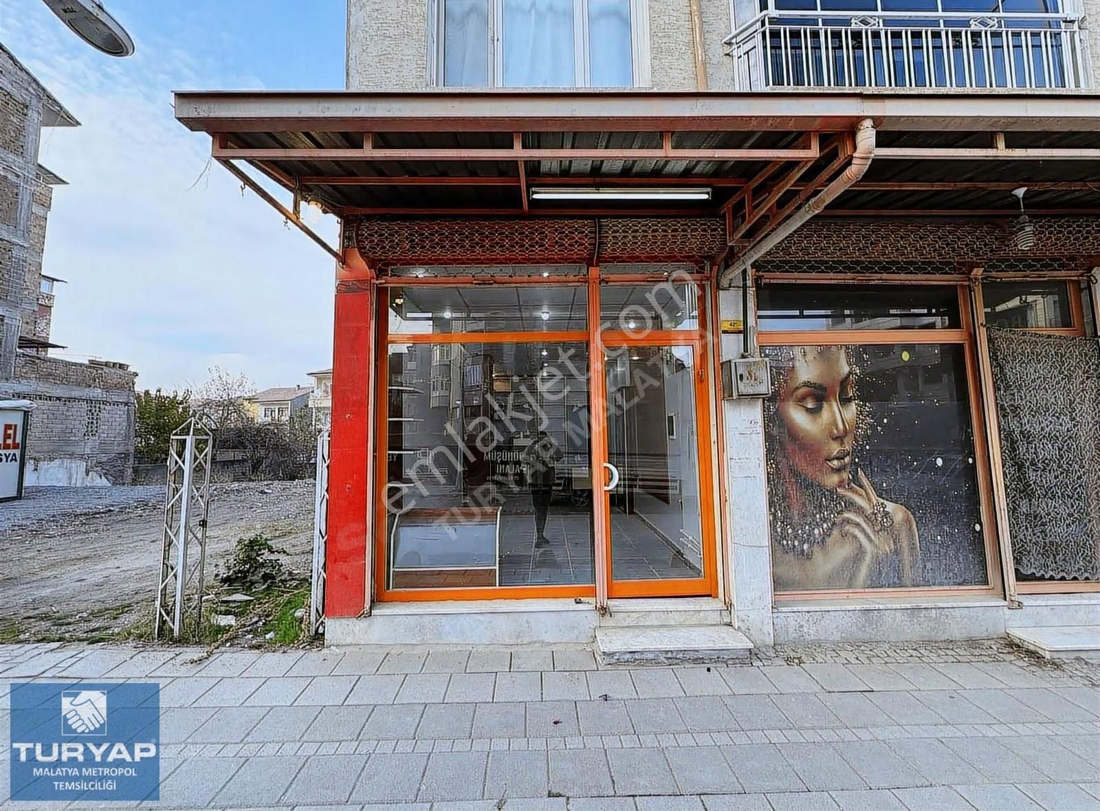 Turyap Metropol'den Mimar Sinan Caddesinde 50 M² Dükkan - Görsel 2