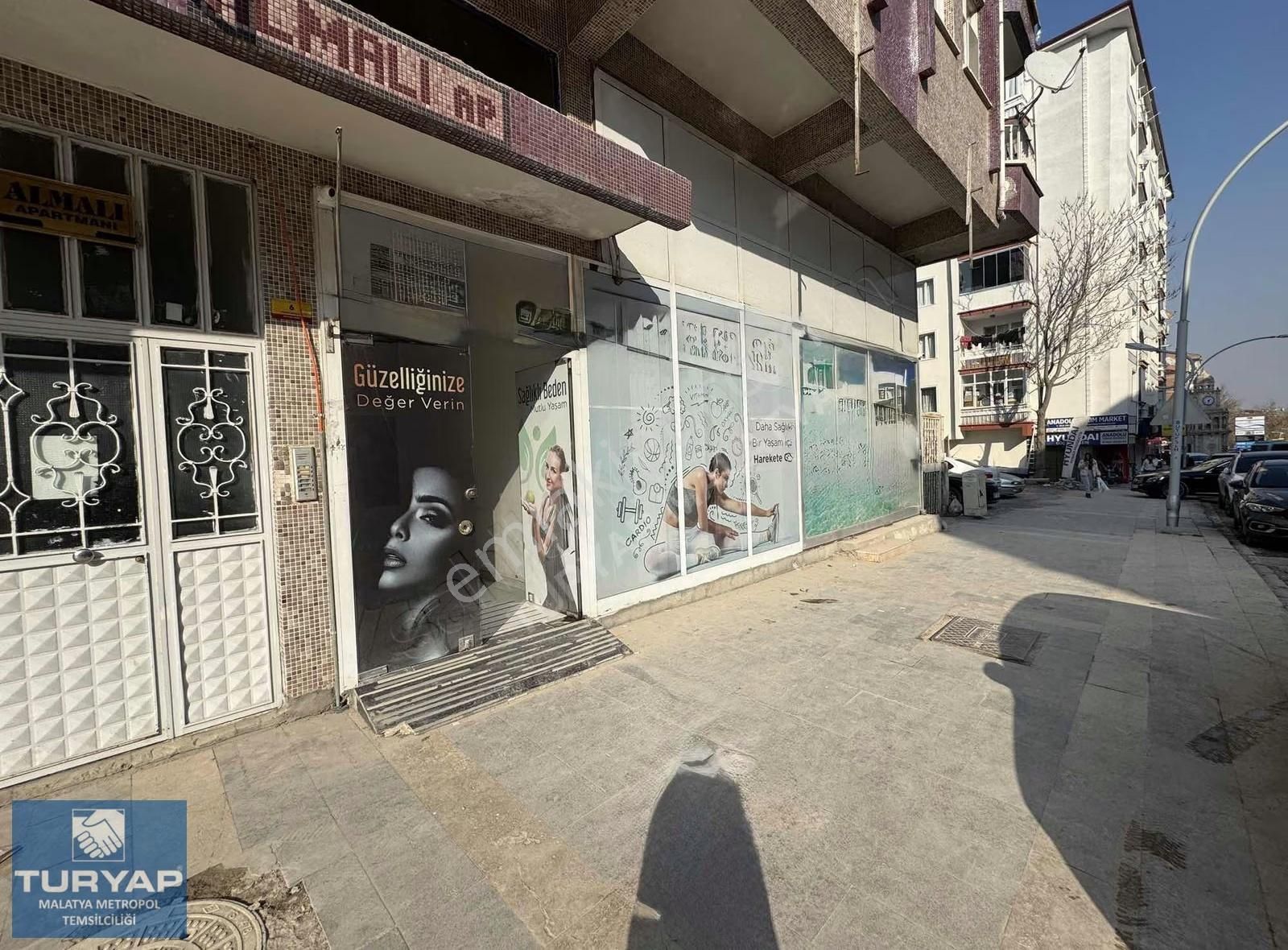 Turyap Metropol'den Paşaköşkü Ana Caddede Satılık Dükkan