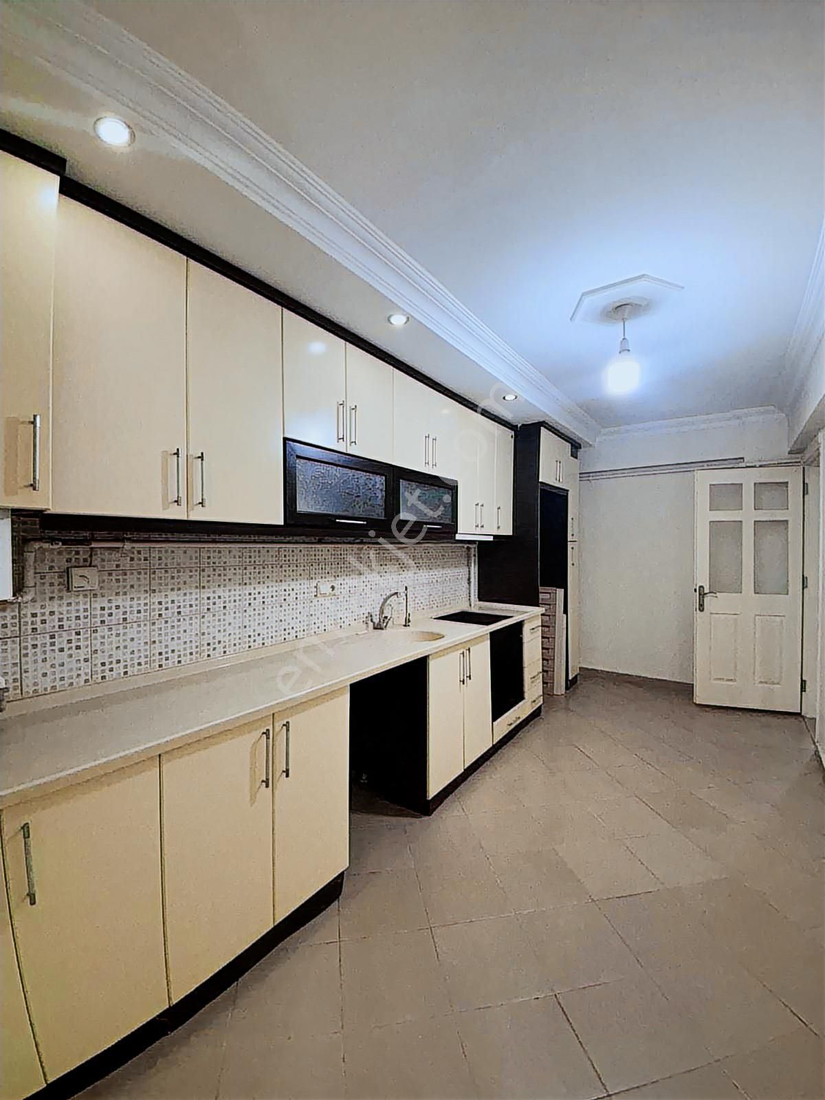 Çınara Yakın Mevkide 150m2 3+1 Arakat 15 Yaşında Satılık Daire - Görsel 11