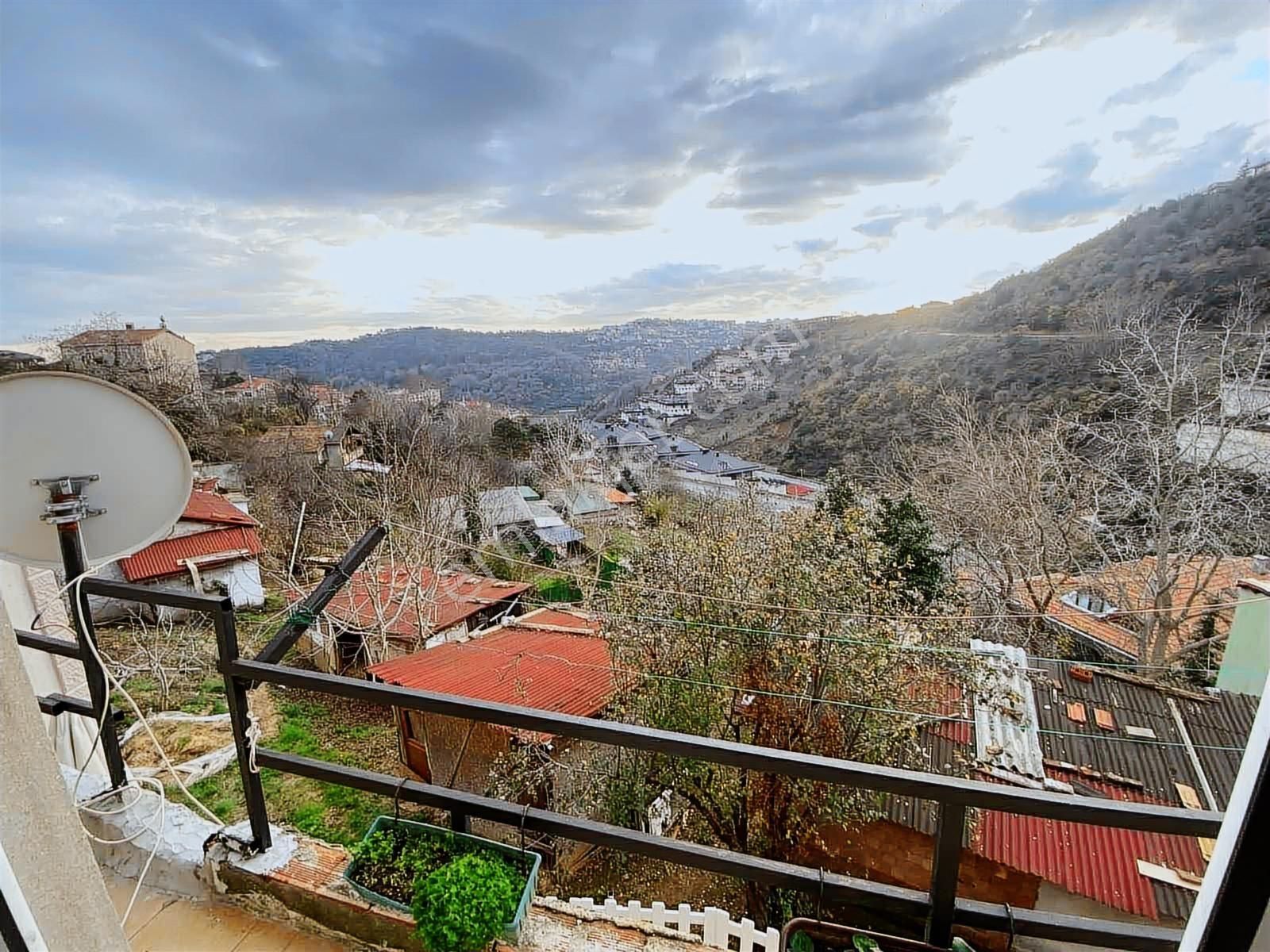 Sarıyer Maden Mh. 180 Mt2 İmarli Arsa