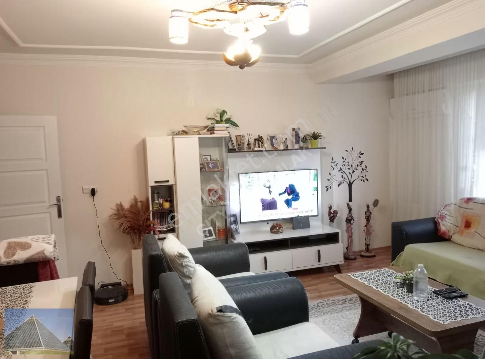 Muhittin Mahallesinde Satılık Ara Kat 2+1 Daire