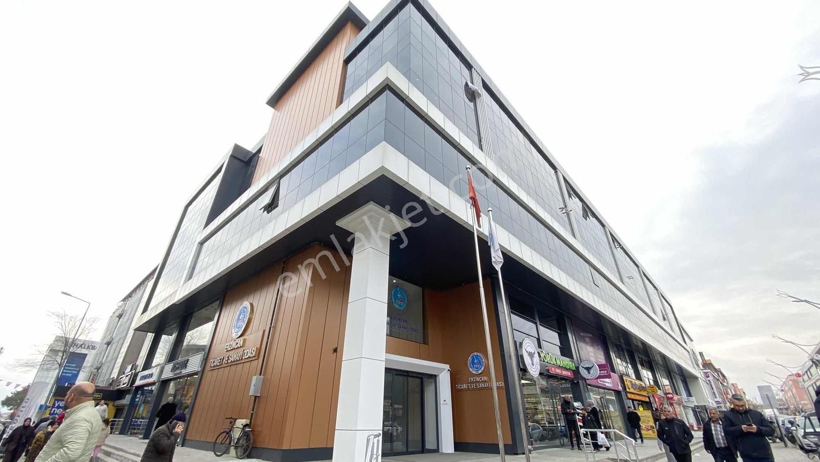 Remax Dem'den Şehrin Merkezinde Lüks Ofis