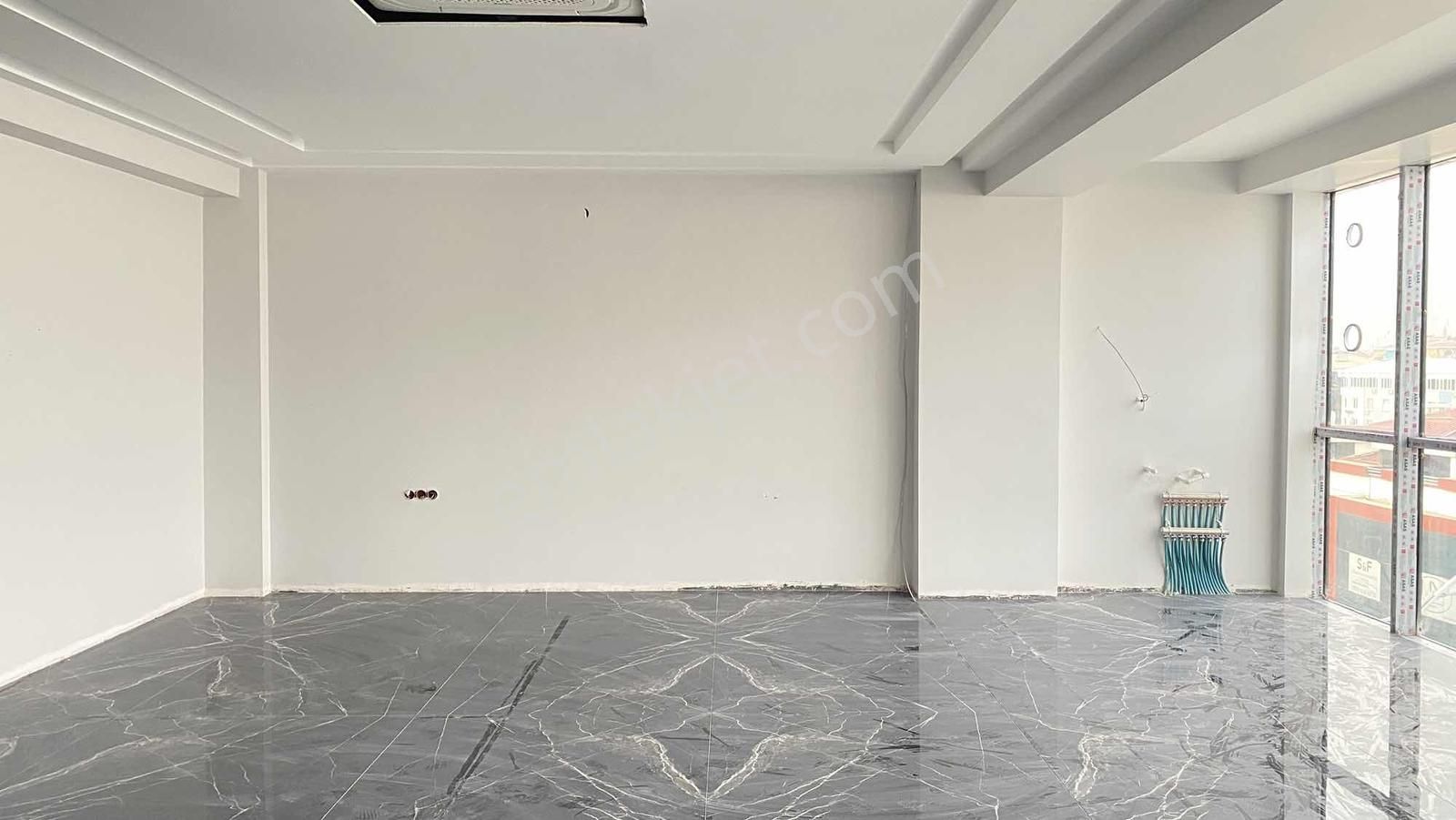 Remax Dem'den Şehrin Merkezinde Lüks Ofis - Görsel 24