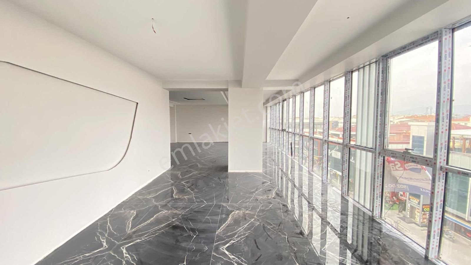 Remax Dem'den Şehrin Merkezinde Lüks Ofis - Görsel 17