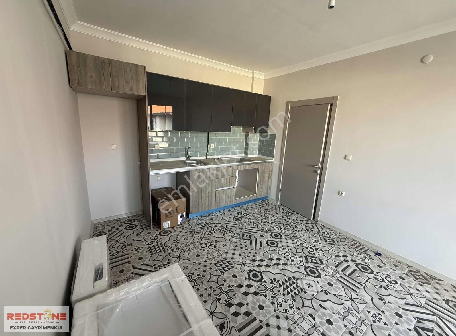 Karasu'da Site İçerisinde Havuz Manzaralı 2+1 Kiralık Daire - Görsel 2