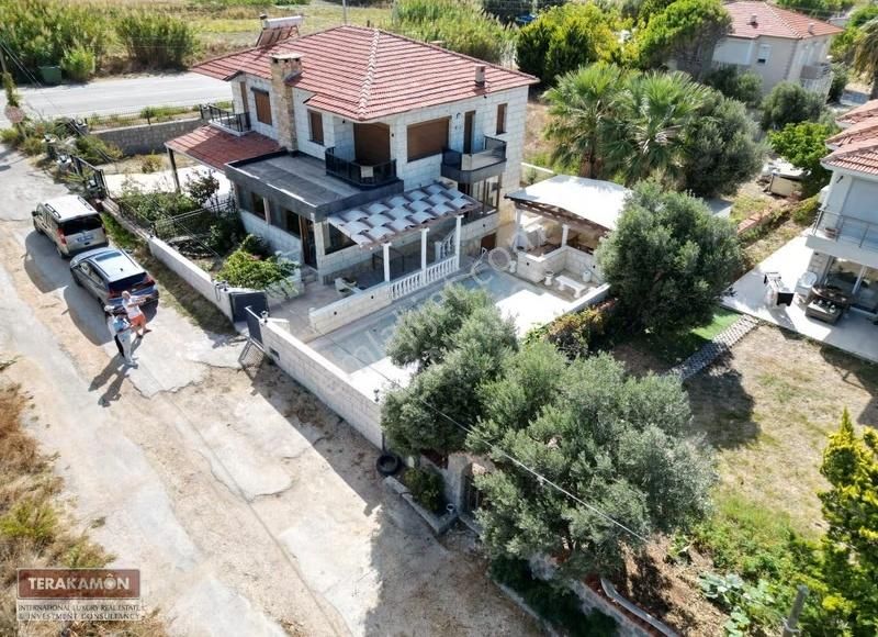 İzmir Çeşme Çiftlik Köy Denize 100 Metre Havuzlu Dubleks Villa - Görsel 7