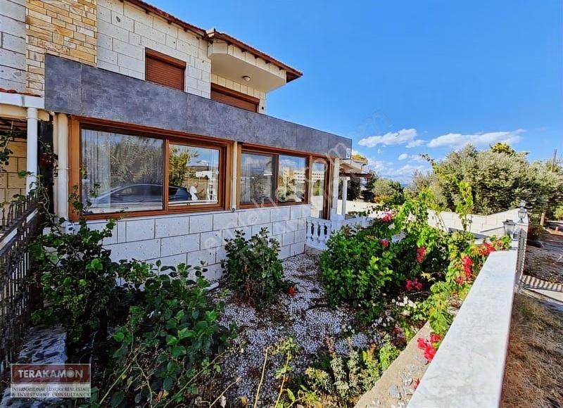 İzmir Çeşme Çiftlik Köy Denize 100 Metre Havuzlu Dubleks Villa - Görsel 21