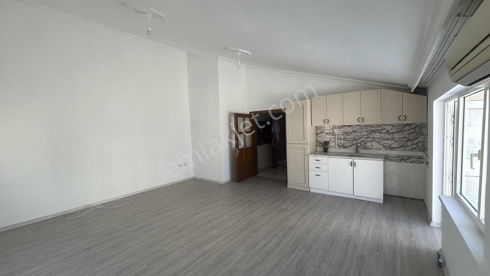 Çağlayanda Mah.de Merkezi Konumda Kiralık 2+1 Daire
