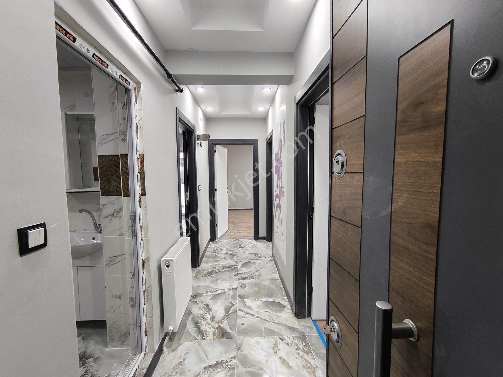 Fa Özbir'den Bağlıkta İskanlı Kapalı Otoparklı Cadde Cephe 2+1. - Görsel 30