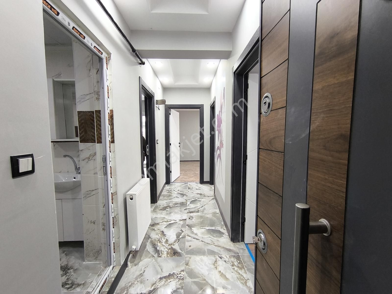 Fa Özbir'den Bağlıkta İskanlı Kapalı Otoparklı Cadde Cephe 2+1. - Görsel 12