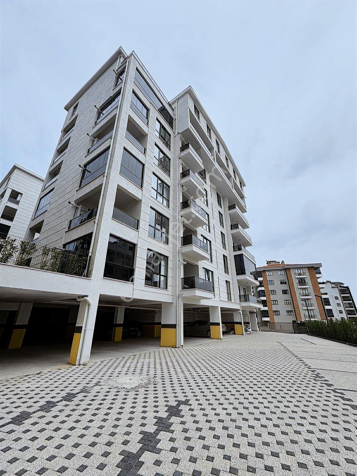 Havuzlu - Kapalı Otoparklı Sitede (sıfır) 2+1 Daire - Görsel 27