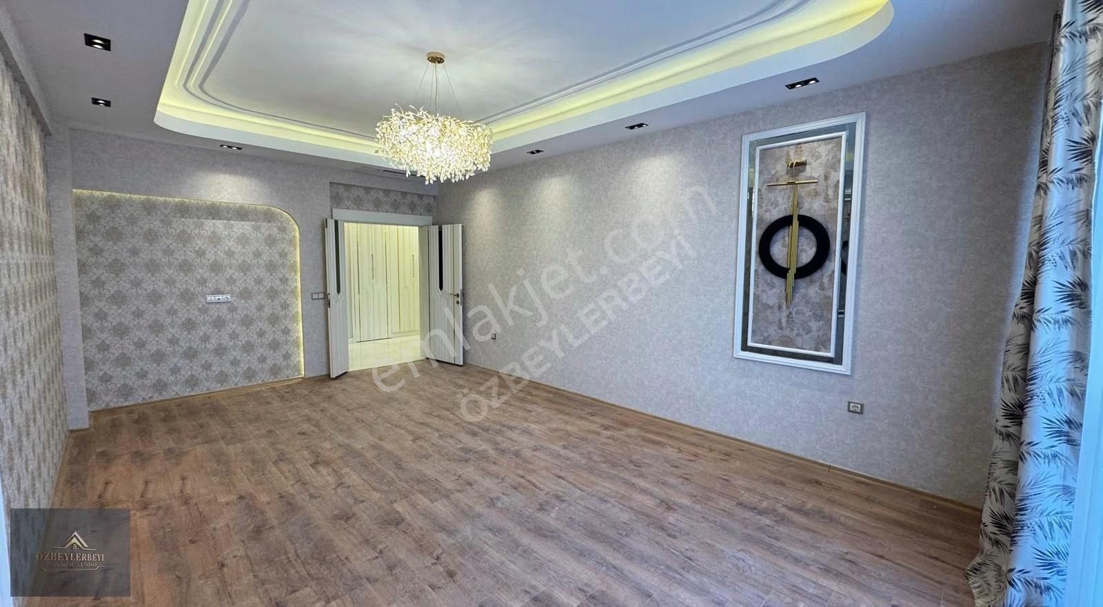 Fıstıklık Merkezi Lokasyonda Satılık Ultra Lüks 3,5+1 Daire - Görsel 2