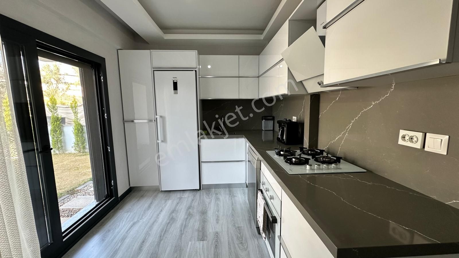 Turyap'tan İnönü Mahallesi 5+1 Satılık Tripleks Villa - Görsel 8