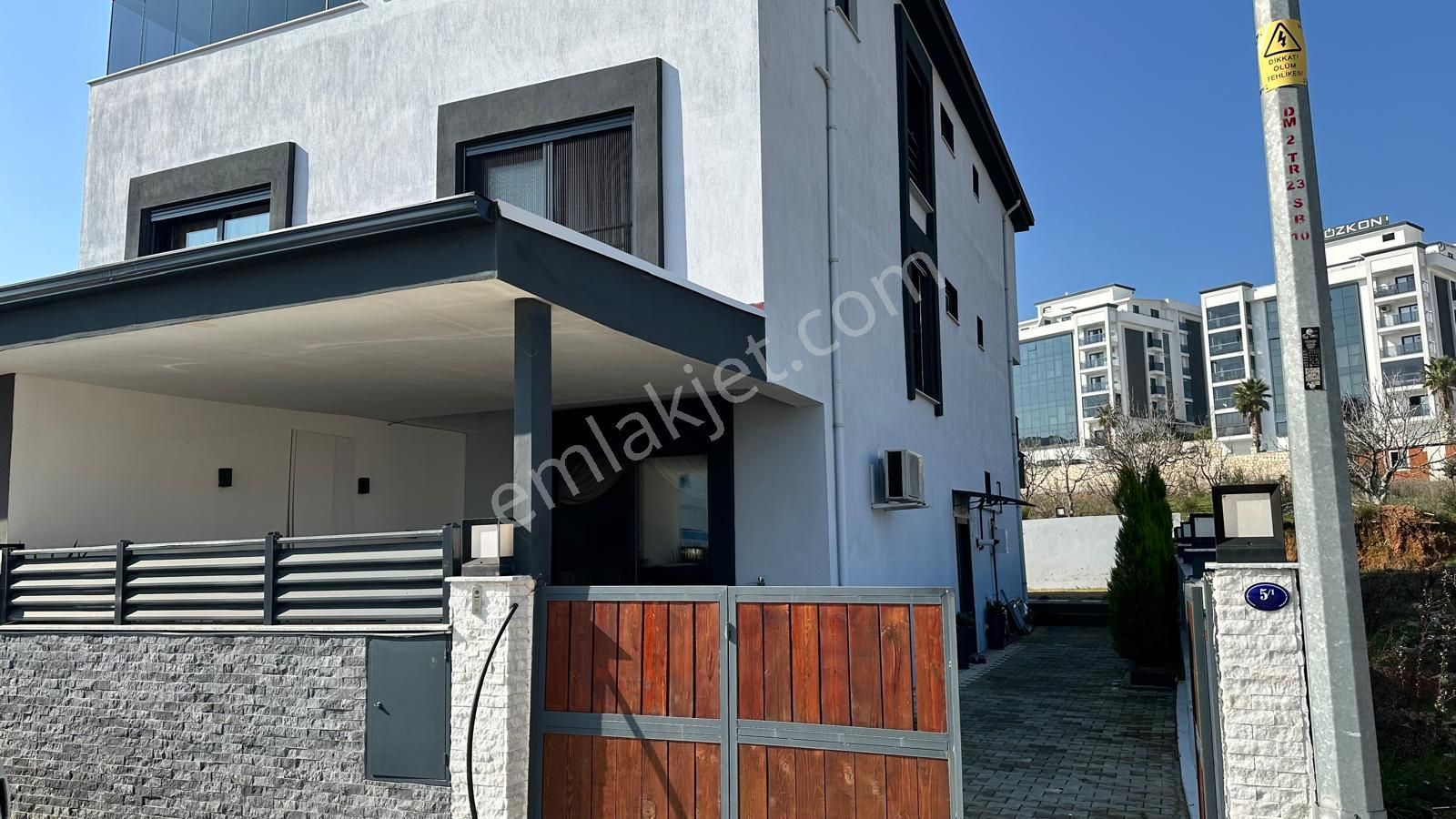 Turyap'tan İnönü Mahallesi 5+1 Satılık Tripleks Villa