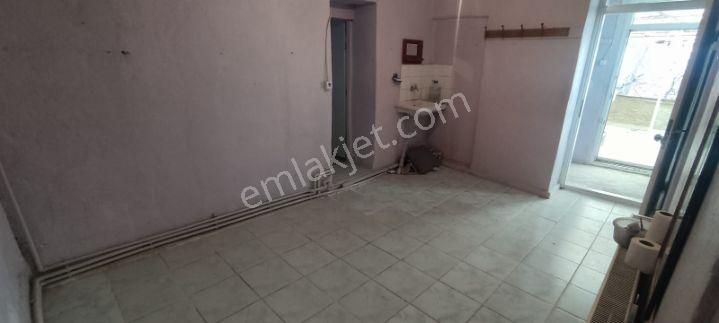 Deniz Yiğit Emlak'tan Hamidiye Mahallesinde 2 Katlı Müstakil Ev - Görsel 4