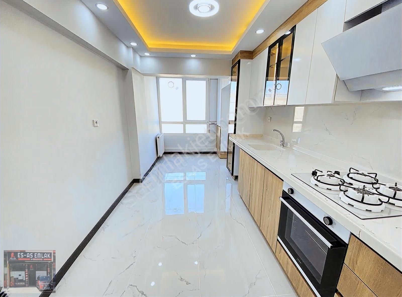 Es-as Emlak'tan Topçular Mh.de 3+1 Geniş Yapılı Daire