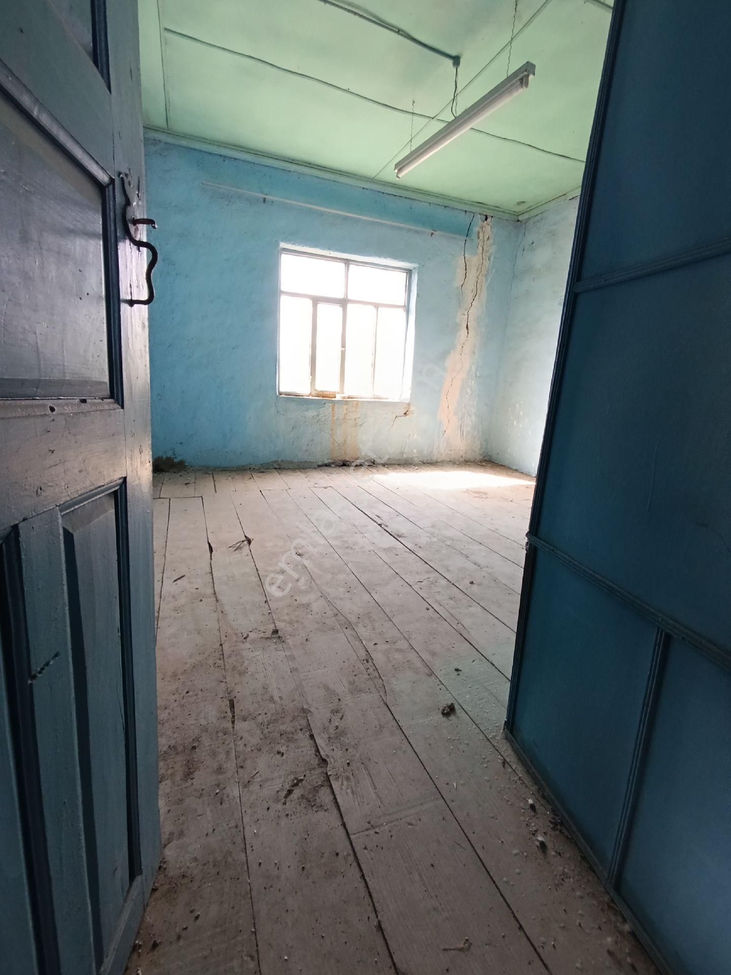 Bergama Ferizler Köyünde Satılık 452 M2 Müstakil Ev Arsa - Görsel 2