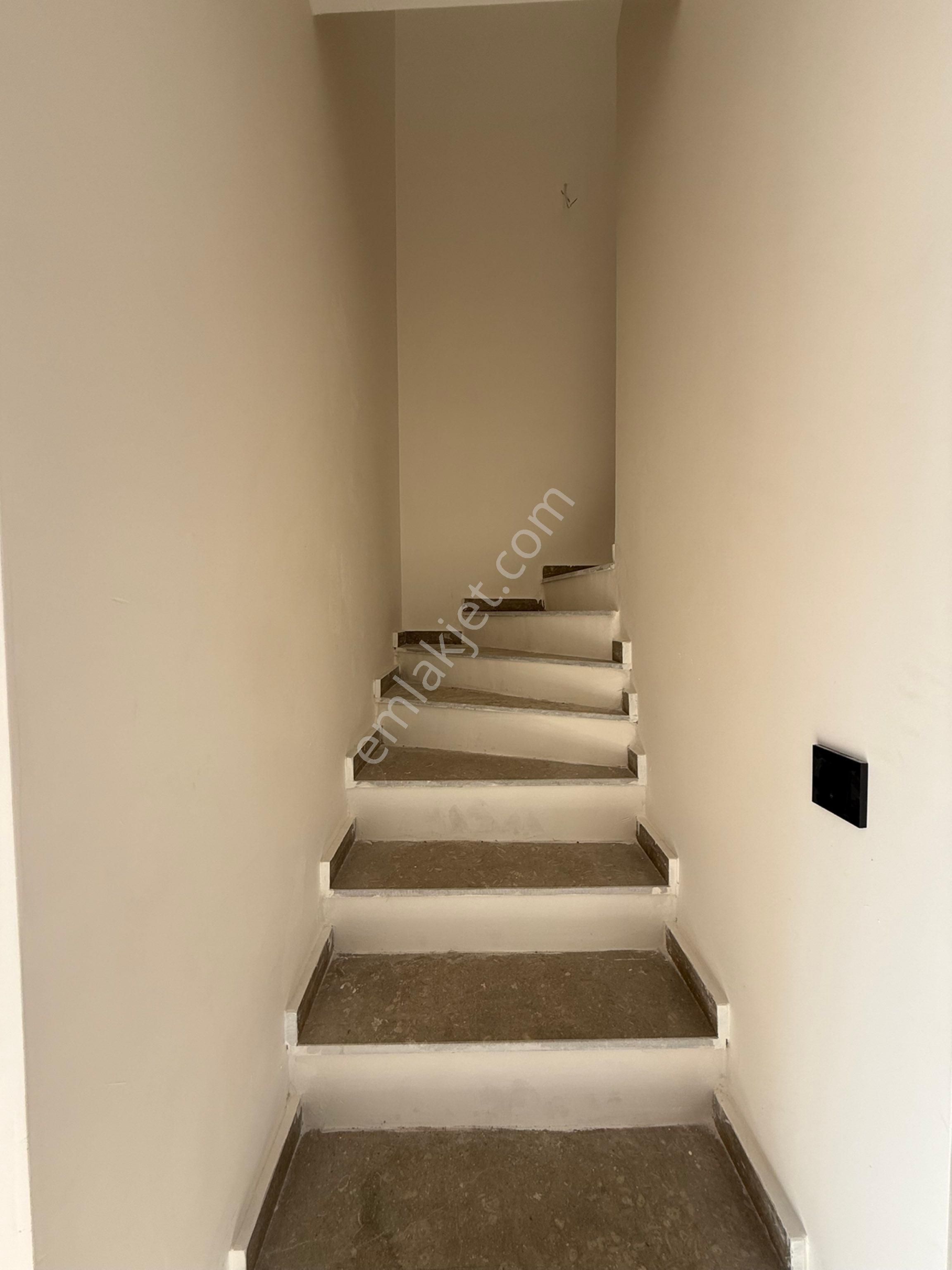 Alya Gayrimenkul Ilıcada Denize Yürüme Mesafesinde Viila - Görsel 9