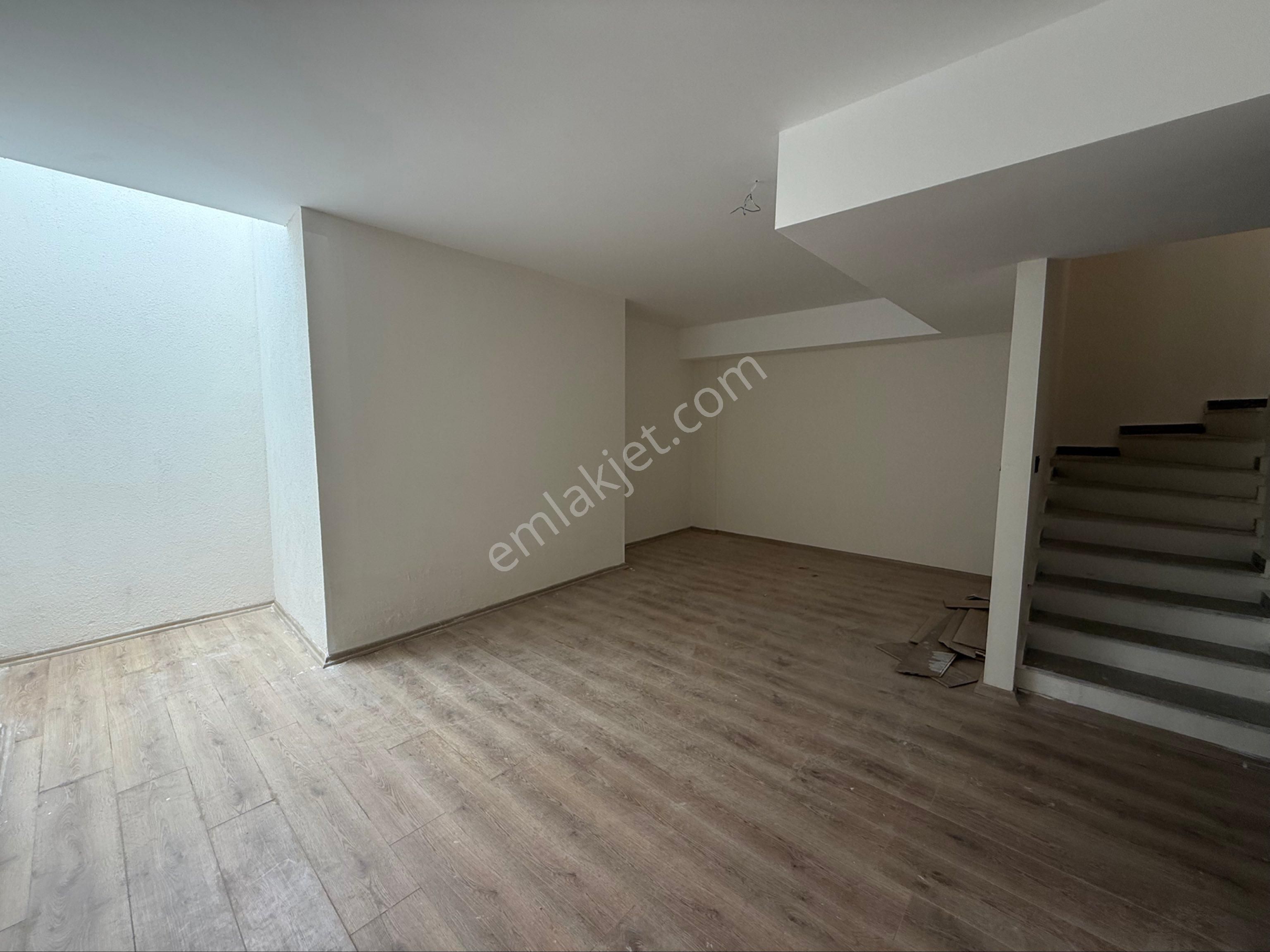 Alya Gayrimenkul Ilıcada Denize Yürüme Mesafesinde Viila - Görsel 16