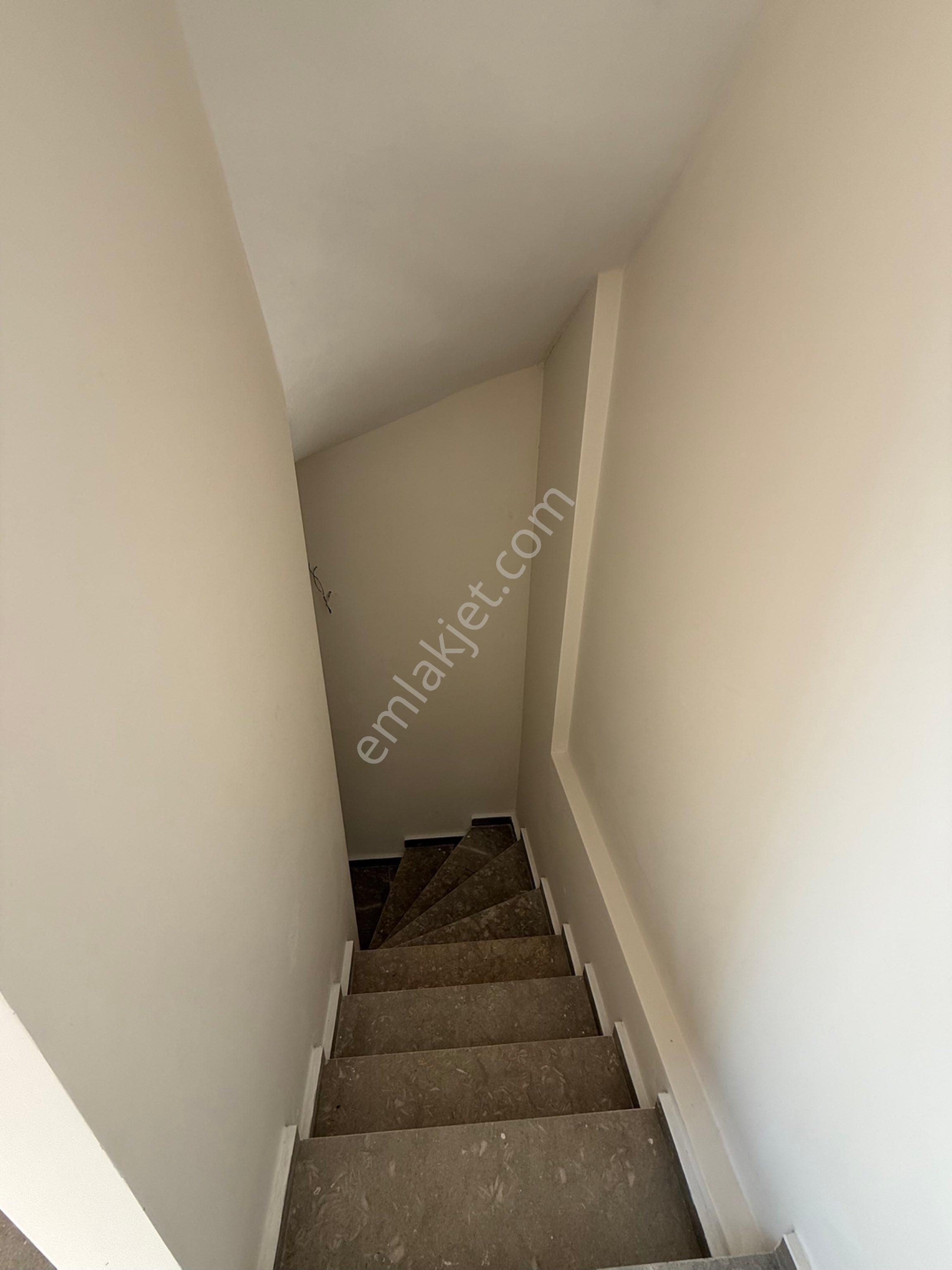 Alya Gayrimenkul Ilıcada Denize Yürüme Mesafesinde Viila - Görsel 10