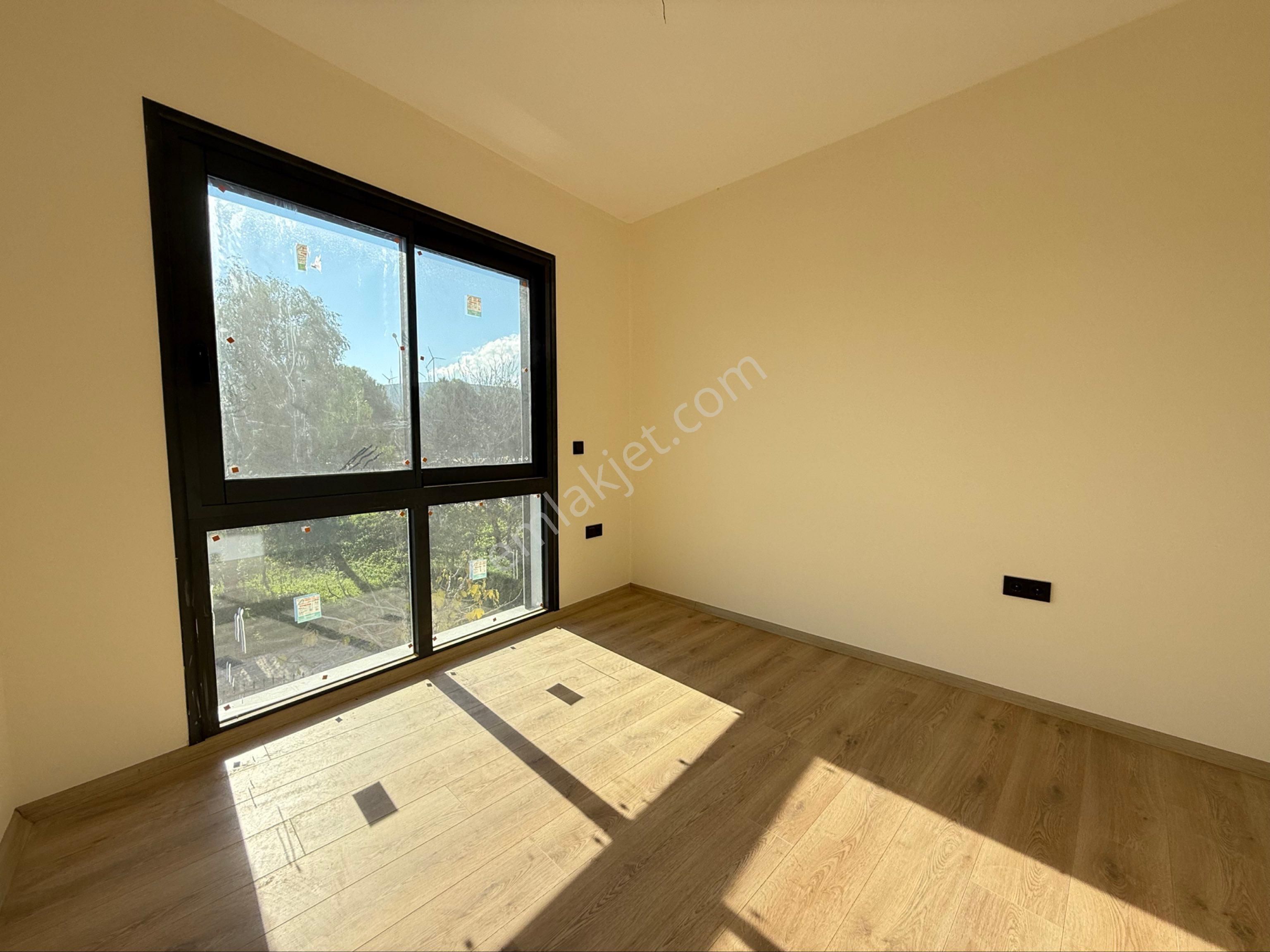 Alya Gayrimenkul Ilıcada Denize Yürüme Mesafesinde Viila - Görsel 6