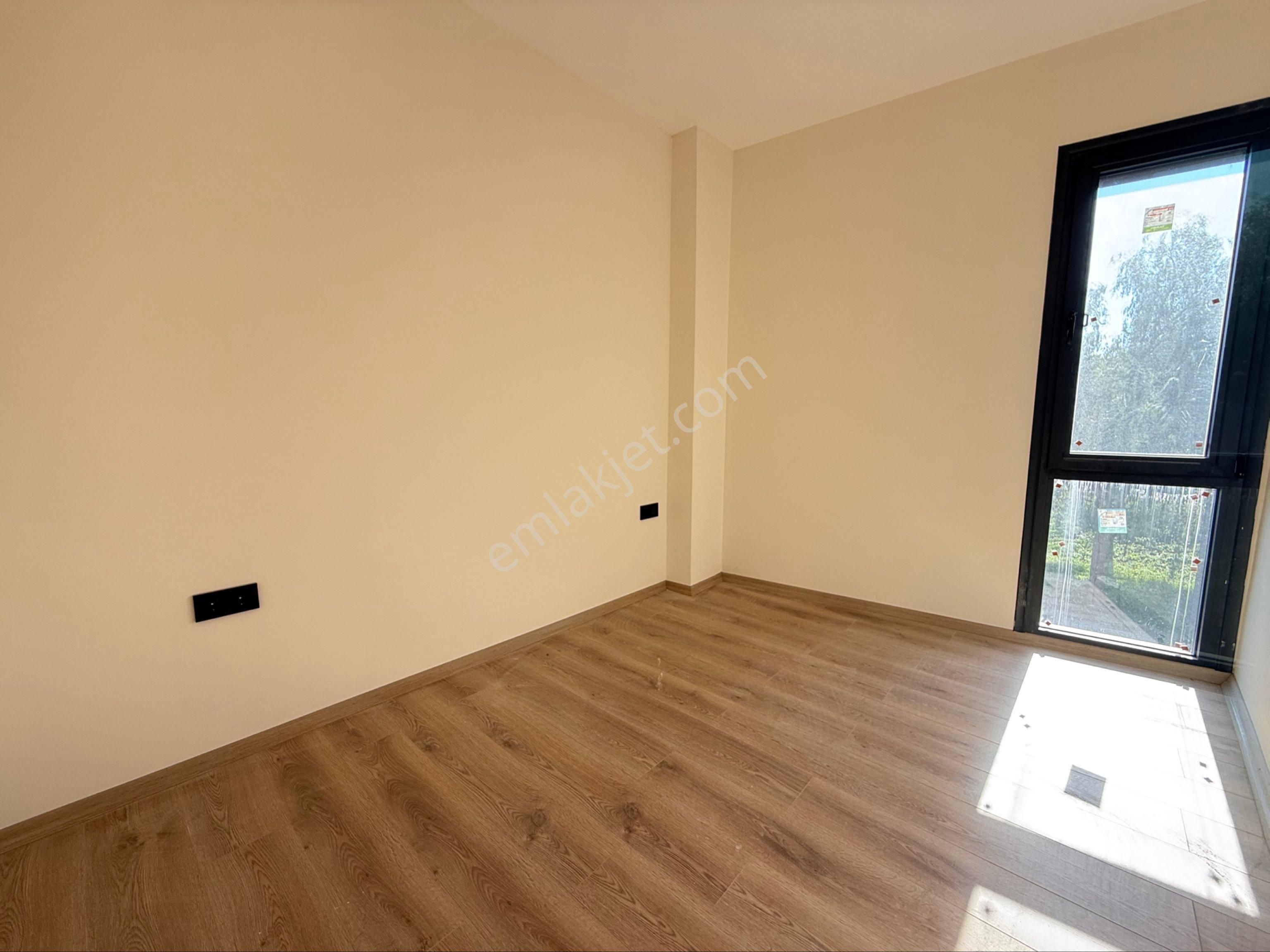 Alya Gayrimenkul Ilıcada Denize Yürüme Mesafesinde Viila - Görsel 5