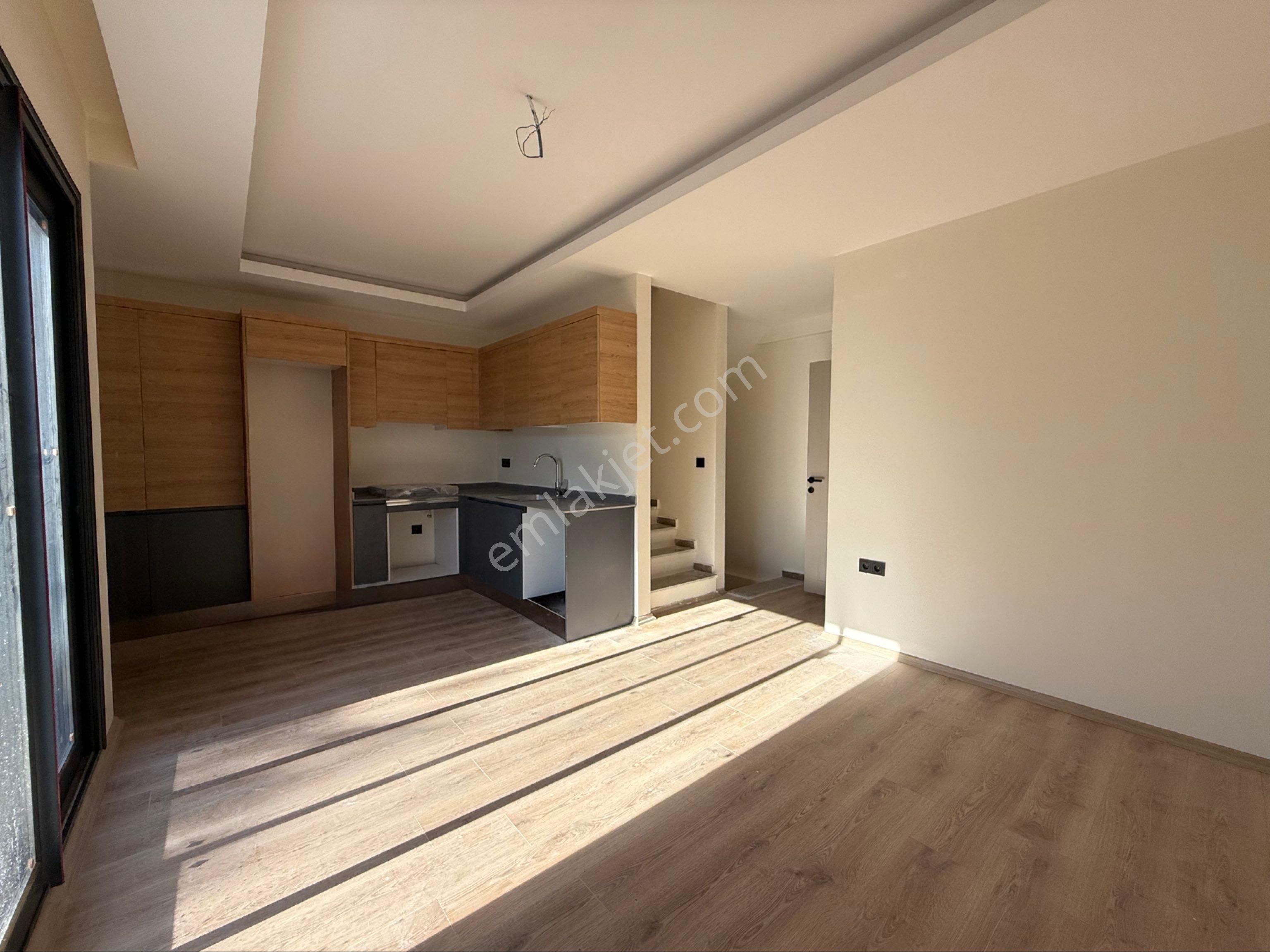 Alya Gayrimenkul Ilıcada Denize Yürüme Mesafesinde Viila - Görsel 21