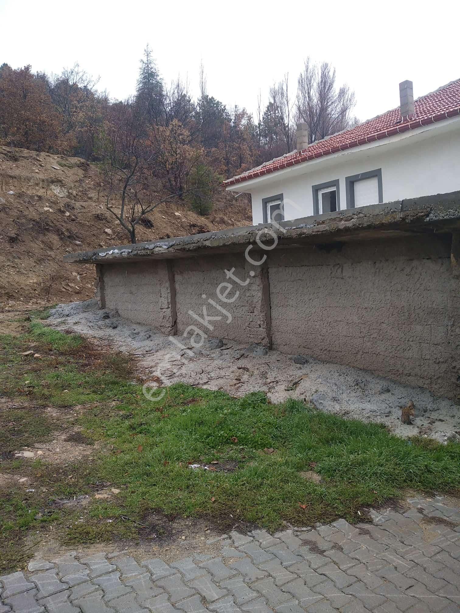 Sücüllü Emlaktan Satılık Dağ Ortamında Köy Evi