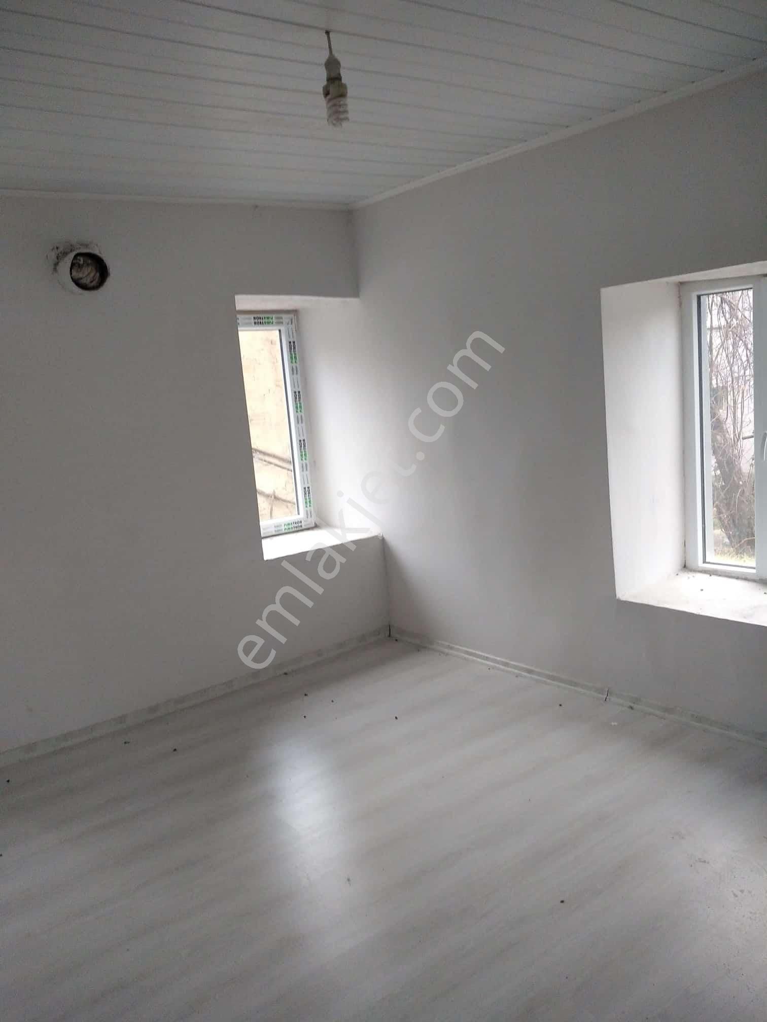 Sücüllü Emlaktan Satılık Dağ Ortamında Köy Evi - Görsel 13