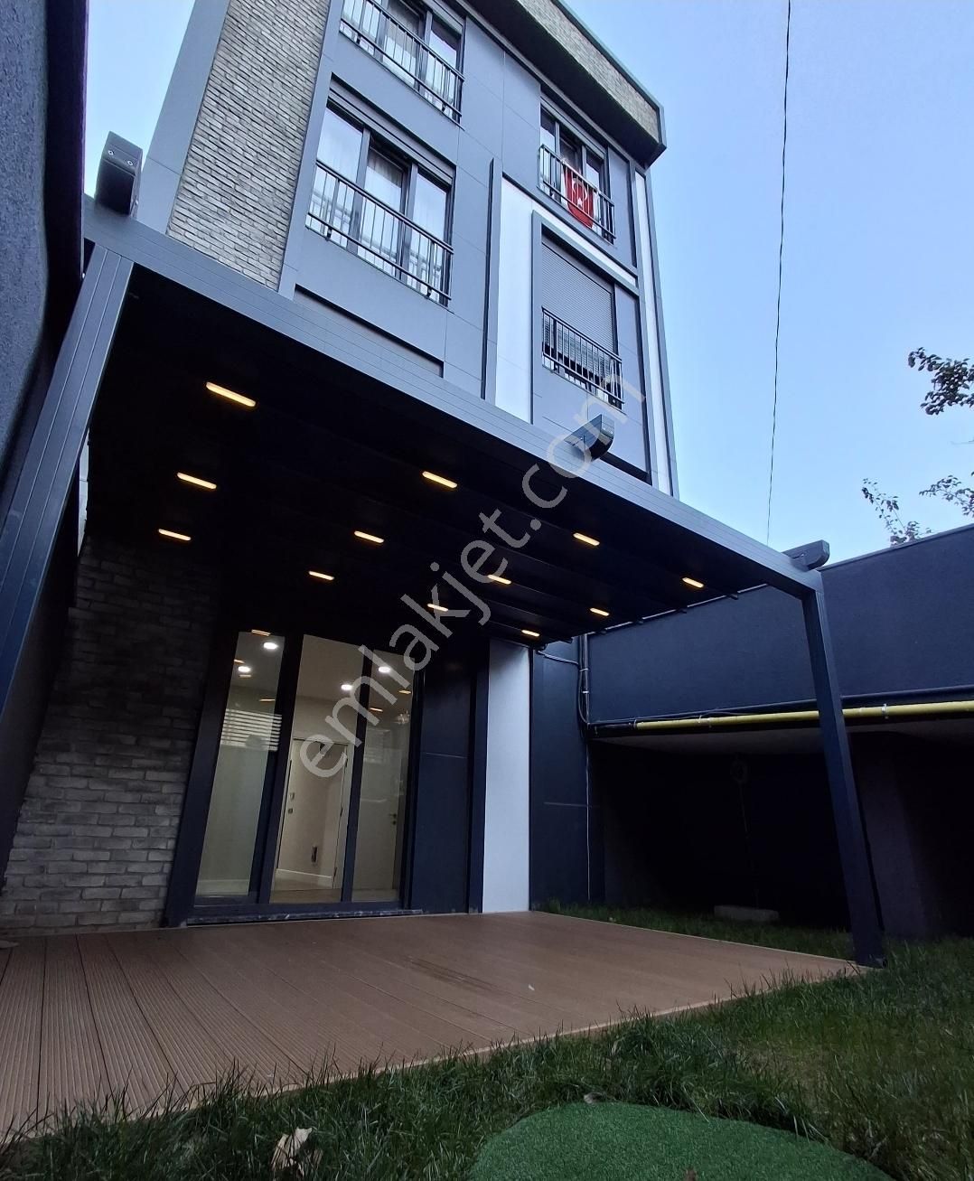 Home Gayrimenkulden Maltepe Esenkent'te 2+1 Satılık Bahçe Dublex