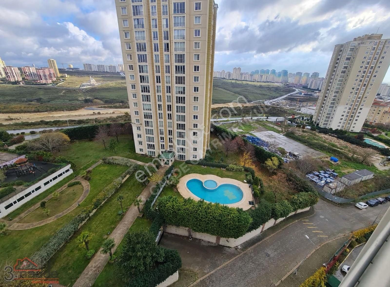 Bahçeşehir Uphıll Court Boş 1+1 Satılık Daire