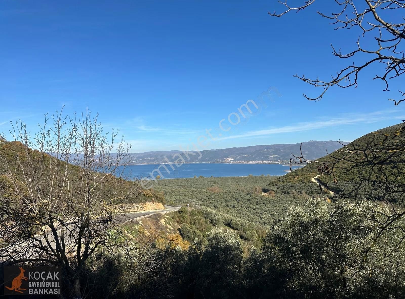 Aydınlar Köy Yoluna 2. Parsel Göl Manzaralı 820m Arazi - Görsel 4