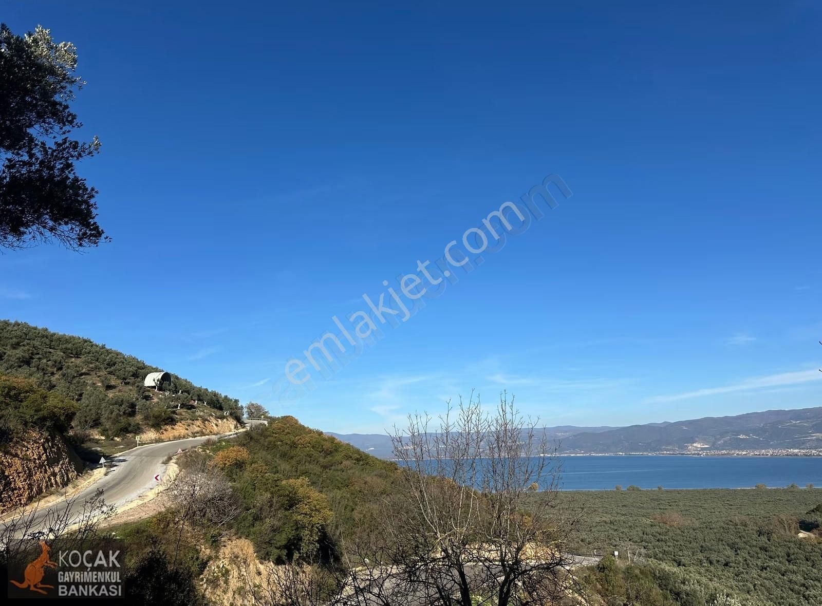 Aydınlar Köy Yoluna 2. Parsel Göl Manzaralı 820m Arazi