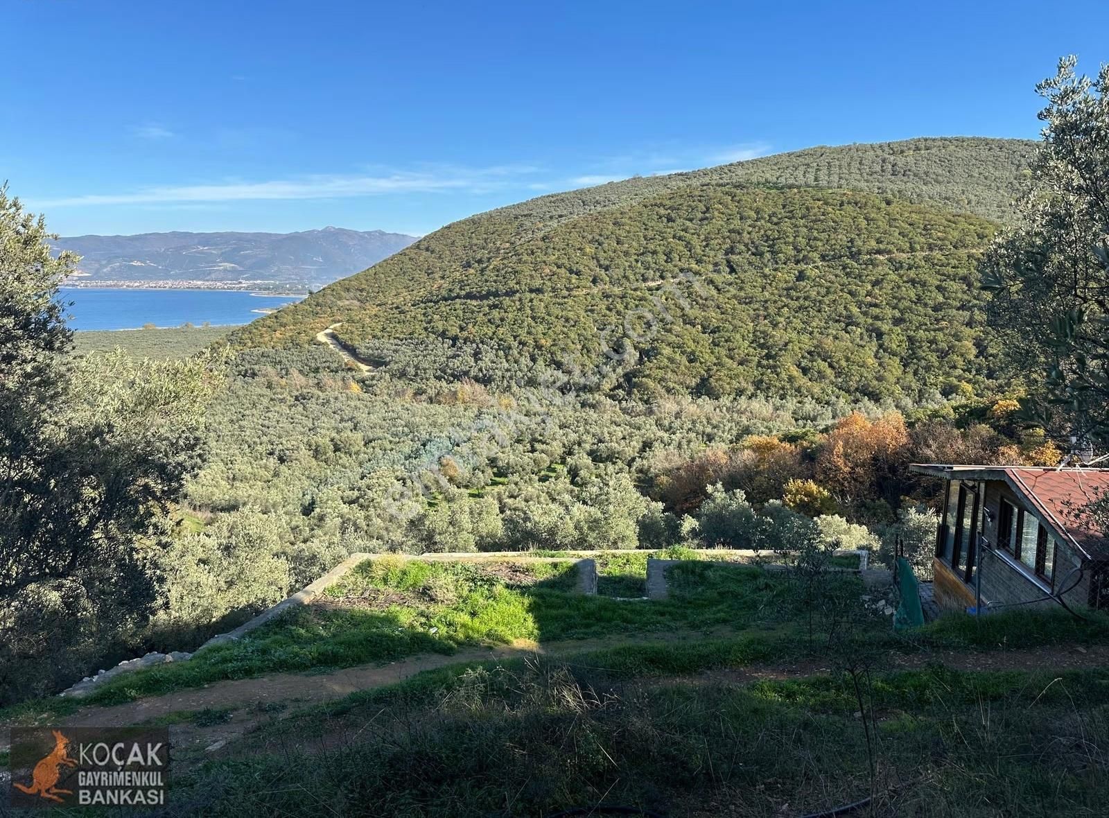 Aydınlar Köy Yoluna 2. Parsel Göl Manzaralı 820m Arazi - Görsel 9