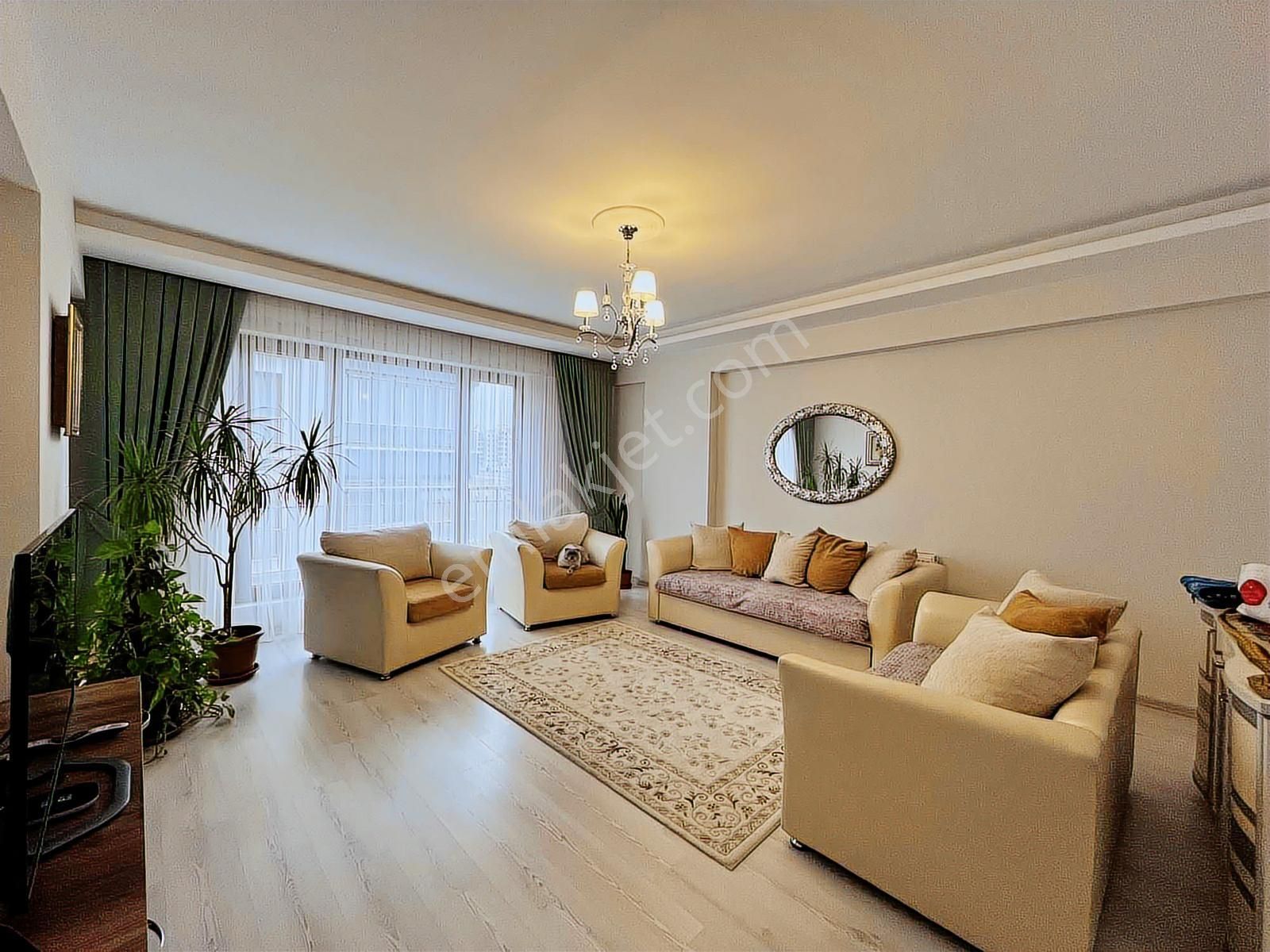 Basri Mahallesinde Park Çepheli Satılık 3+1 Daire - Görsel 3