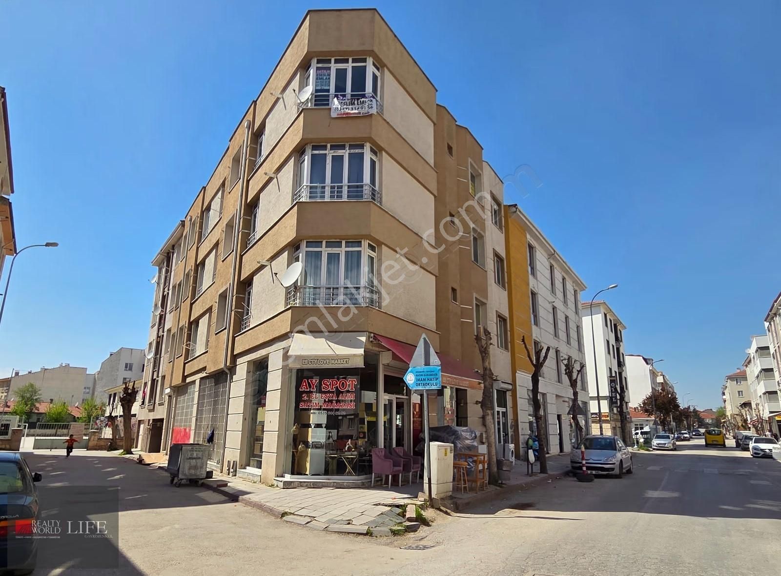 Rw Lıfe // Cadde Üstü Asansörlü 8500 Kiracılı 1+1 Satılık Daire