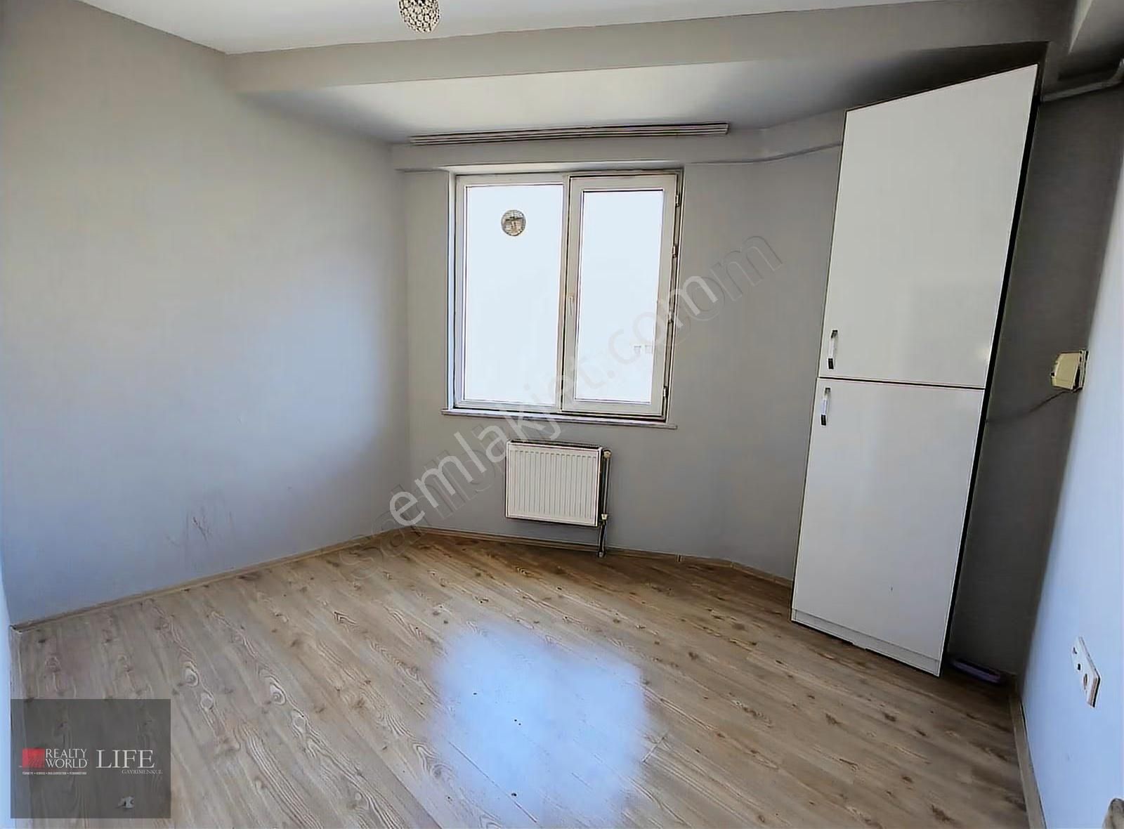 Rw Lıfe // Cadde Üstü Asansörlü 8500 Kiracılı 1+1 Satılık Daire - Görsel 4