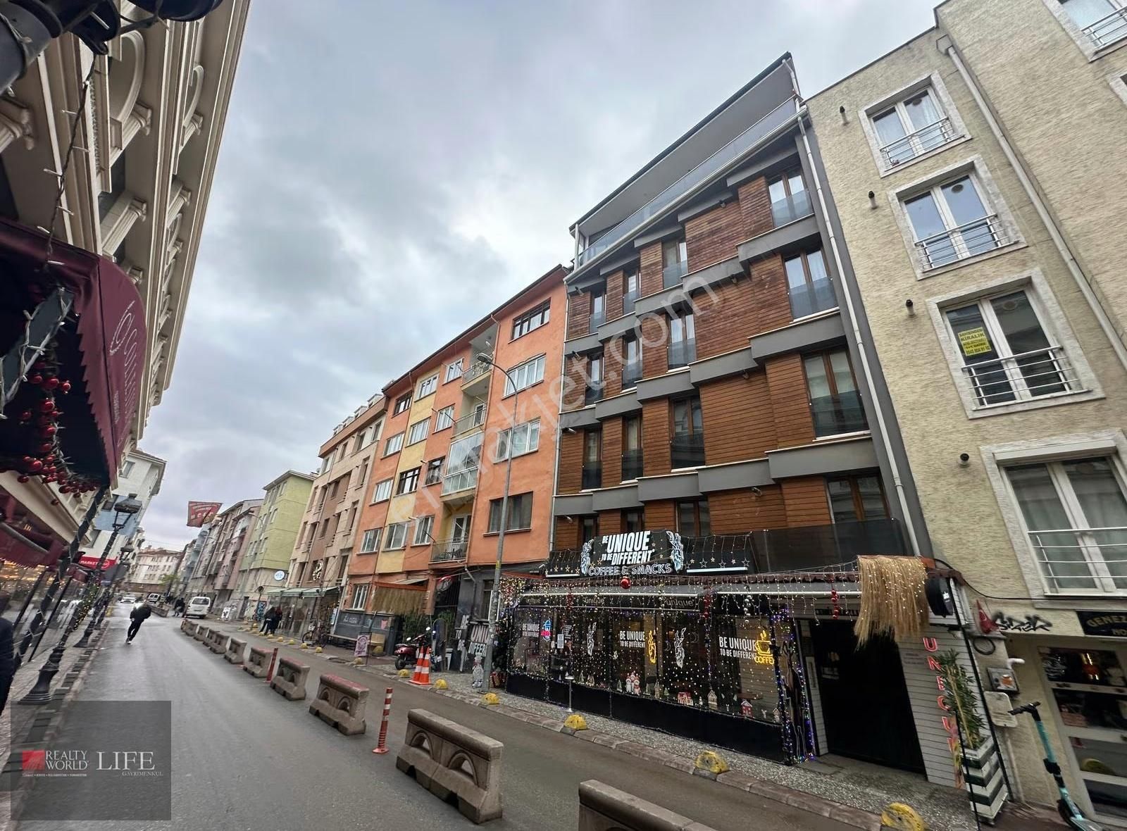 Rwlıfe// Eskibağlar Mh. Genez Sokakta Satılık 1+1 Daire