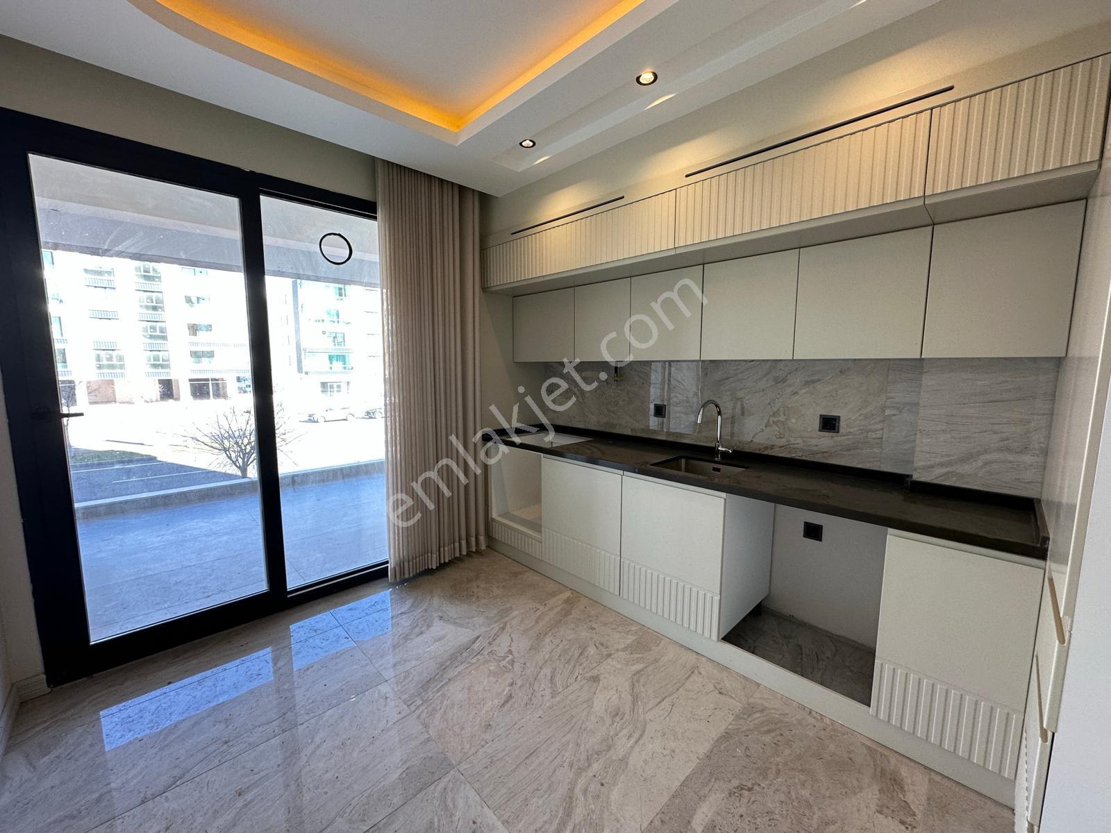 Aksoy'dan Göletli Park Civarı Ultra Lüks 2+1 Acil Satılık Daire / Bağcılar - Görsel 2