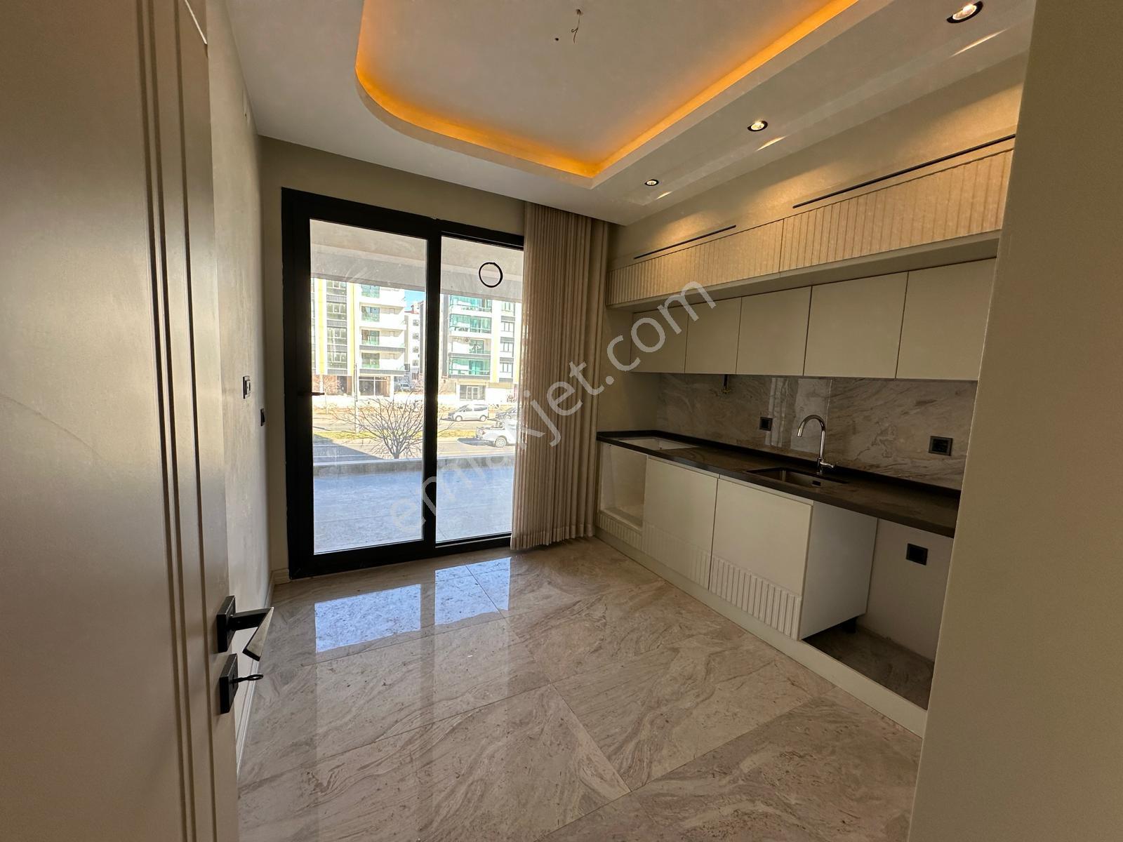 Aksoy'dan Göletli Park Civarı Ultra Lüks 2+1 Acil Satılık Daire / Bağcılar