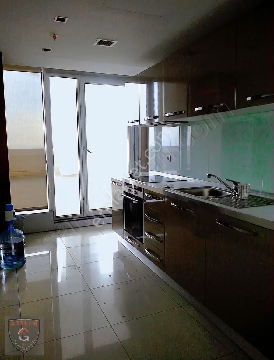 Skyport Residence'da Üstü Kapalı Teraslı Deniz Manzaralı Ofis - Görsel 8